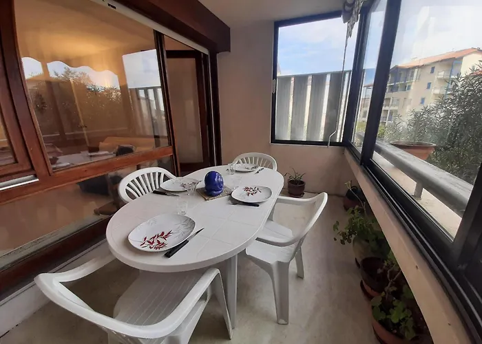 Cosy Au Pied Du Port De Plaisance De Pour 4 Pers. Avec Wifi Et Plages Proches - Fr-1-239-889 Appartement *